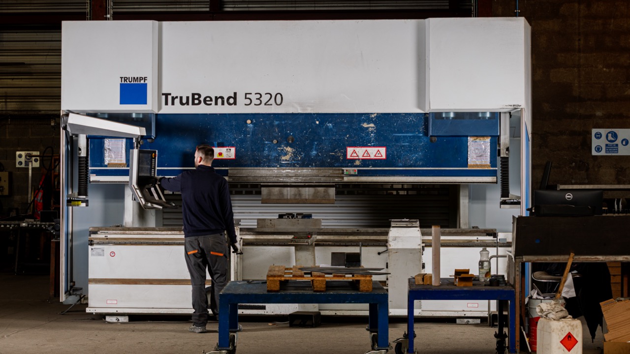 welder welding frame