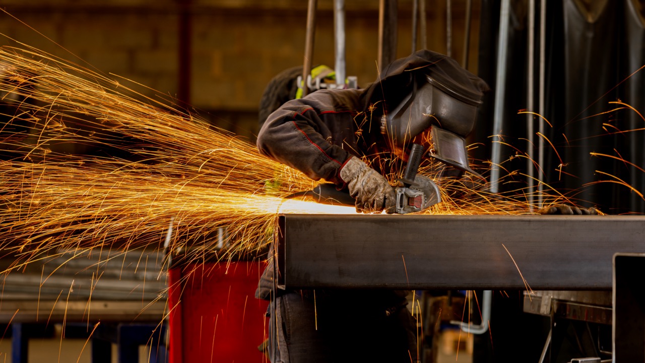welder welding frame