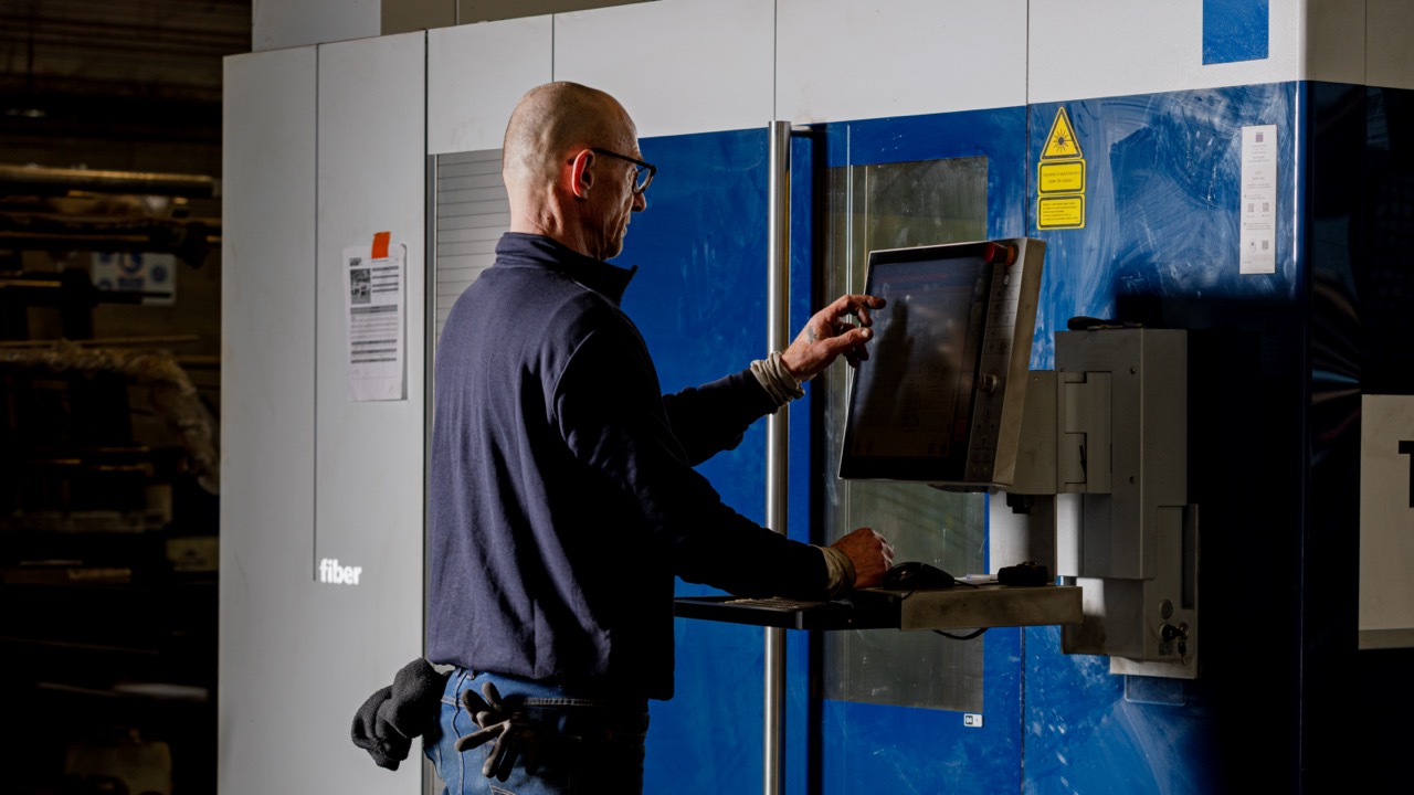 welder welding frame