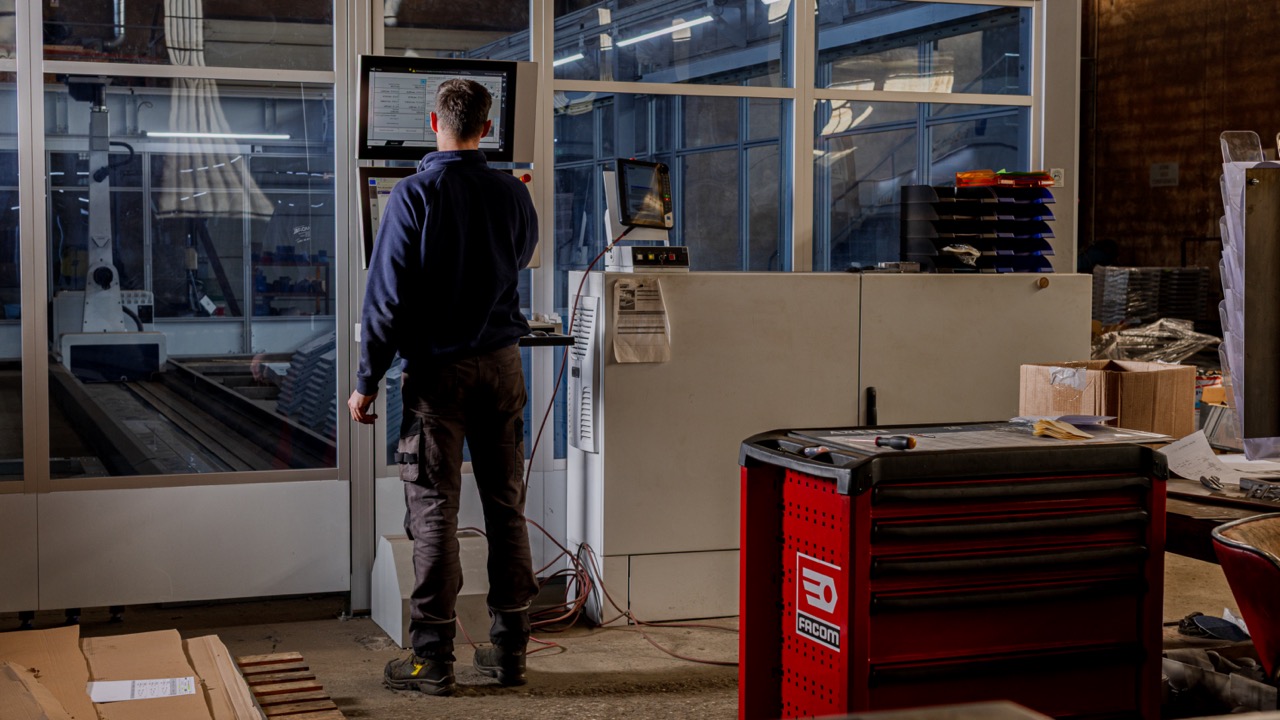 welder welding frame