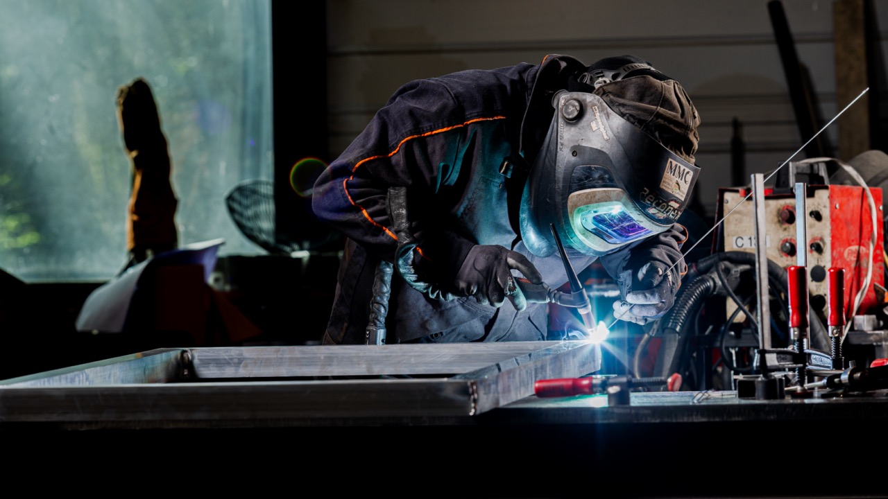 welder welding frame